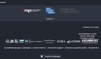 Das Bild zeigt den Footer der Betsson Webseite. In ihm finden sich alle wichtigen Infos zur Lizensierung bei der Malta Gaming Authority, zu Kontaktmöglichkeiten für Spieler mit problematischen Spielverhalten wie Gamblers Anonymos und GamStop, sowie das verwendete Datenverschlüsselungsverfahren von Technical Systems Testing.