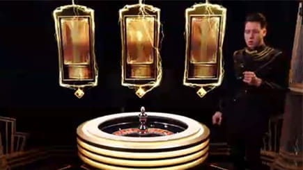 Ein Live Dealer beim Lightning Roulette von Evolution Gaming.