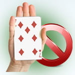 Mit Hit und Stand signalisiert man dem Dealer das Austeilen einer weiteren Karte oder nicht