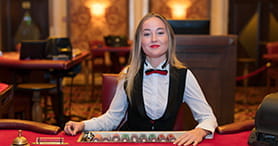 Ein Live Dealerin im SlotWolf Casino.