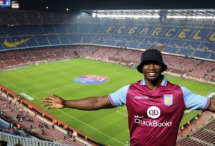 Fan im Trikot von Aston Villa im Stadion des FC Barcelona.