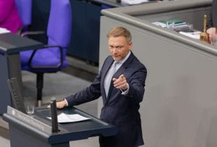 Christian Lindner am Rednerpult im Bundestag.