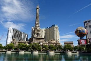 Eifelturm und das Ballys-Casino in Las Vegas.